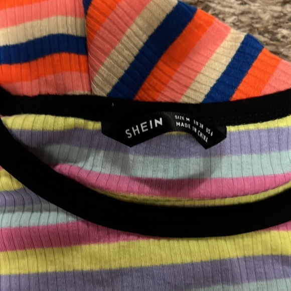 2 size medium colorful crop tops - Picture 3 of 5